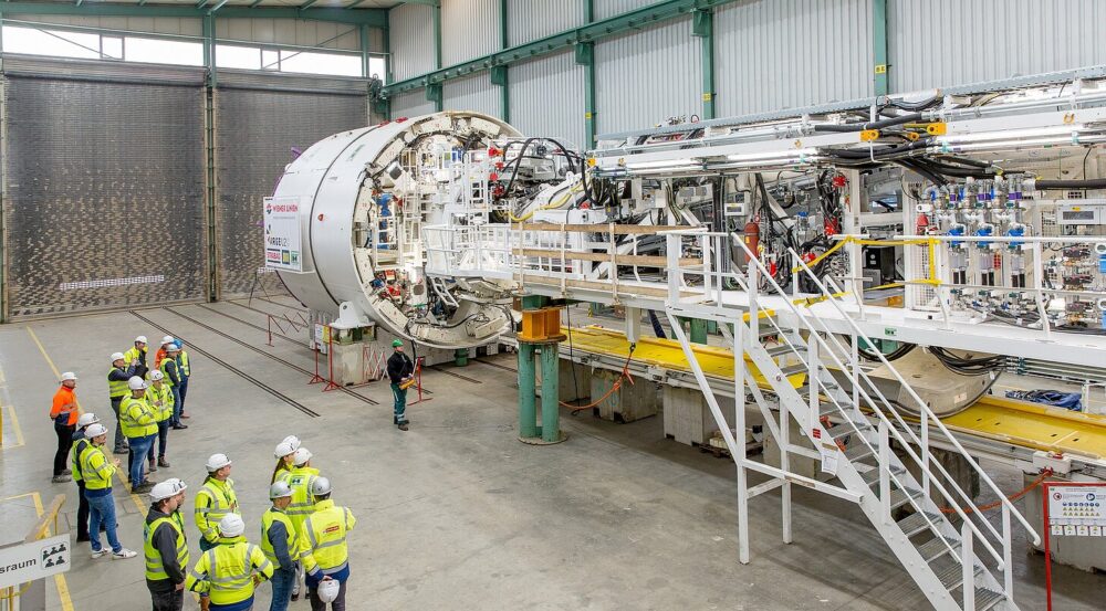 120 meters long and weighing 1,200 tons: U2 tunnel boring machine arrives in Vienna